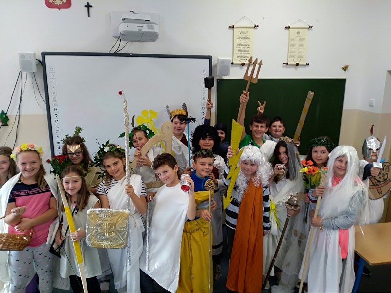 Uczniowie klas piątych wcielają się w greckich bogów!